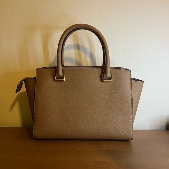 Michael Kors Selma Handbag - Picture 3 of 4